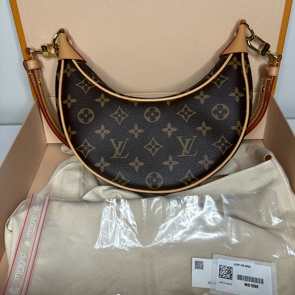Louis Vuitton Loop - Picture 2 of 4